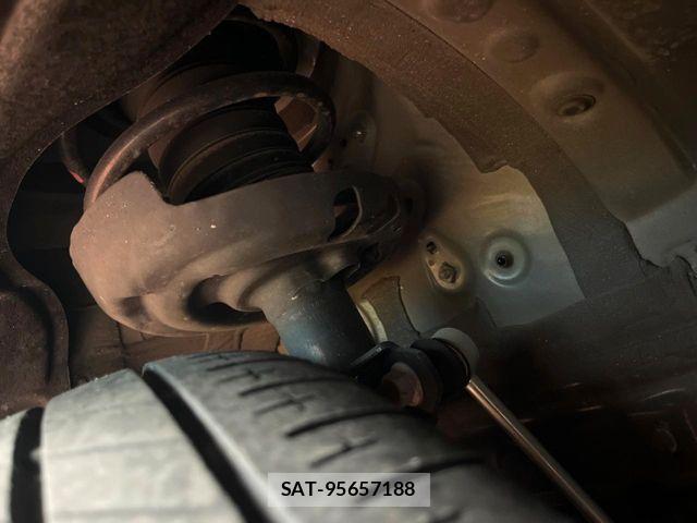 Toyota VOXY HYBRID 2023-08 8338458-19