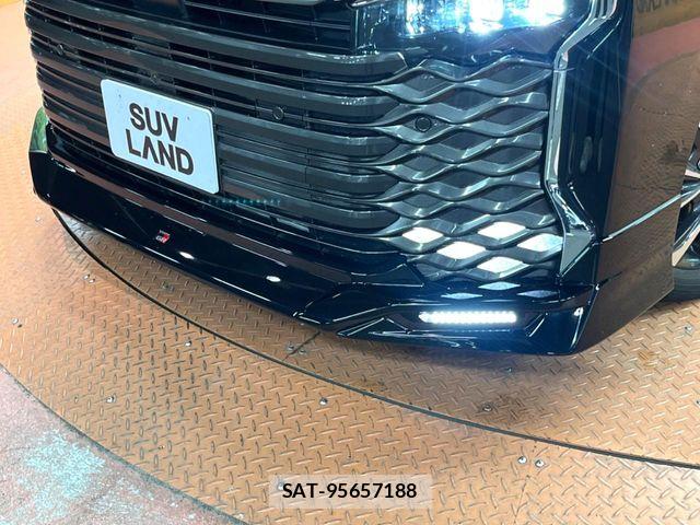 Toyota VOXY HYBRID 2023-08 8338458-2
