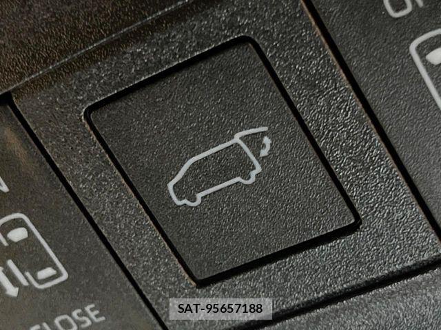Toyota VOXY HYBRID 2023-08 8338458-7