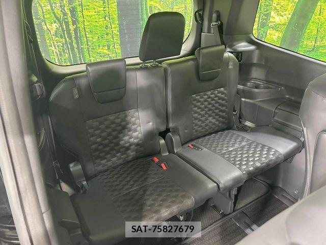 Toyota VOXY HYBRID 2023-05 8338482-9