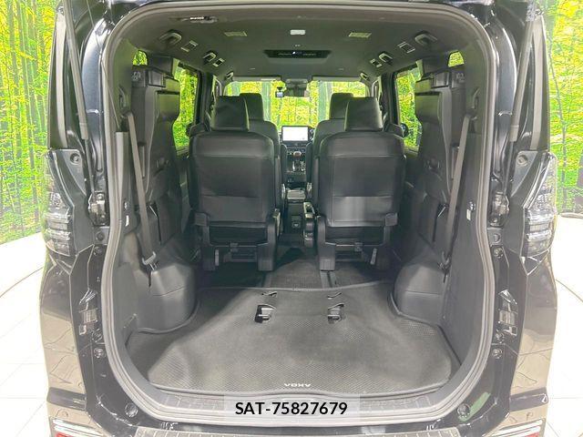 Toyota VOXY HYBRID 2023-05 8338482-10