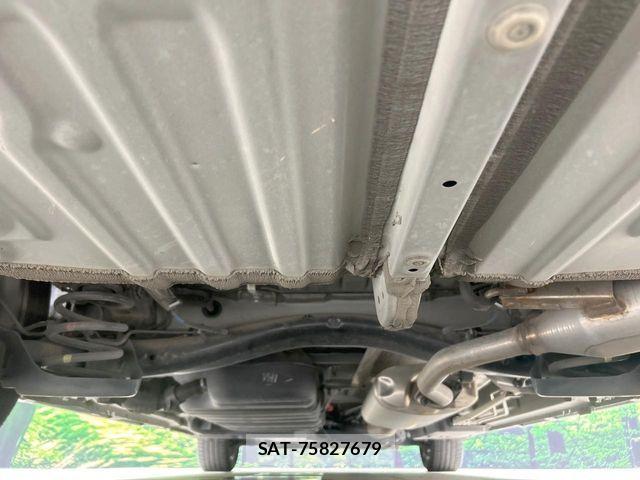 Toyota VOXY HYBRID 2023-05 8338482-18