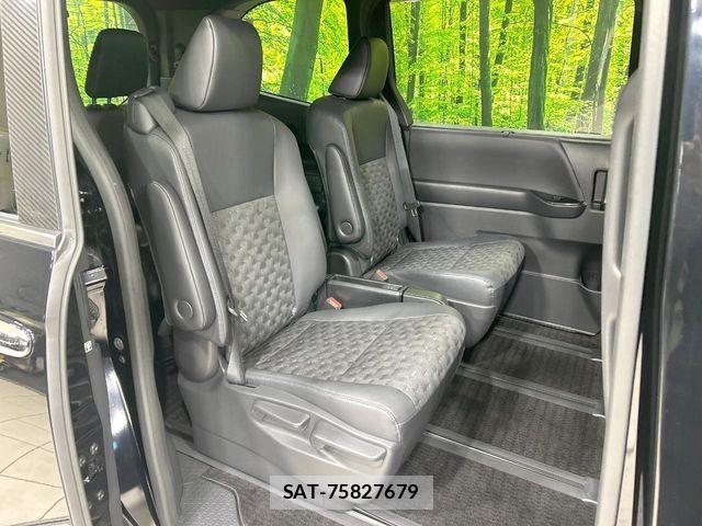 Toyota VOXY HYBRID 2023-05 8338482-8