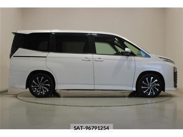 Toyota VOXY HYBRID 2022-11 8338483-14