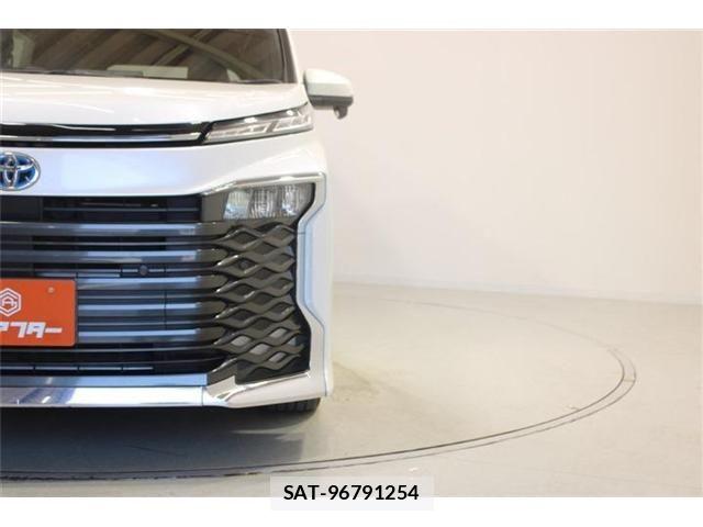 Toyota VOXY HYBRID 2022-11 8338483-15