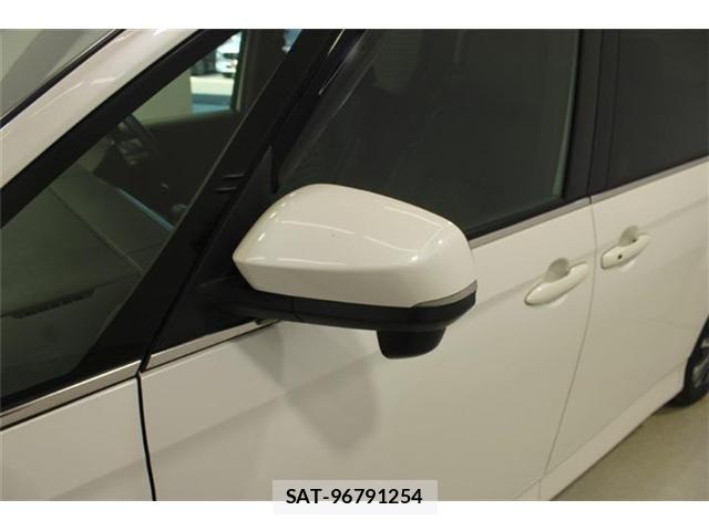 Toyota VOXY HYBRID 2022-11 8338483-21