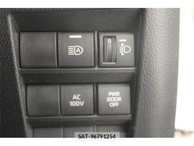 Toyota VOXY HYBRID 2022-11 8338483-4