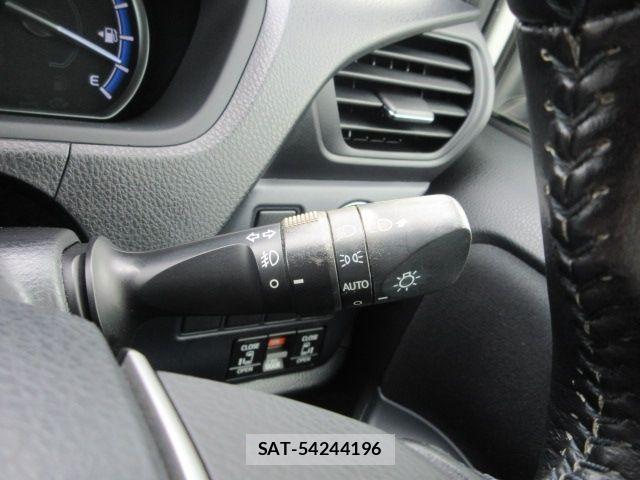 Toyota VOXY HYBRID 2015-04 8337674-9