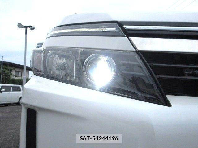 Toyota VOXY HYBRID 2015-04 8337674-24