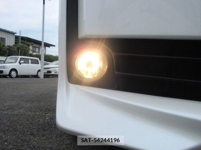 Toyota VOXY HYBRID 2015-04 8337674-25