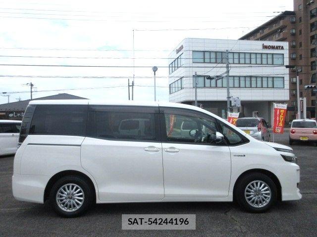 Toyota VOXY HYBRID 2015-04 8337674-2