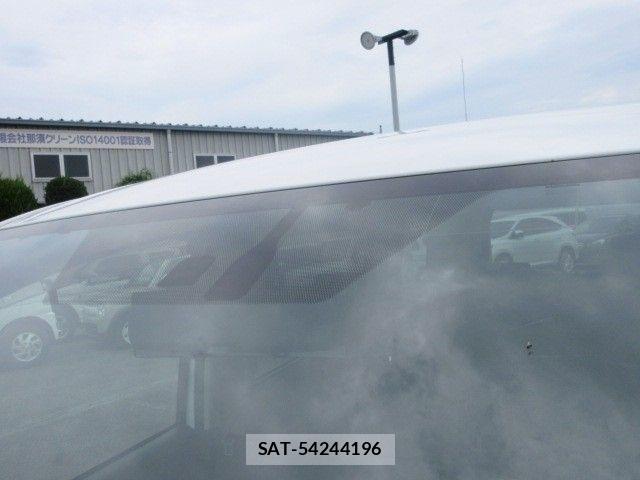 Toyota VOXY HYBRID 2015-04 8337674-29