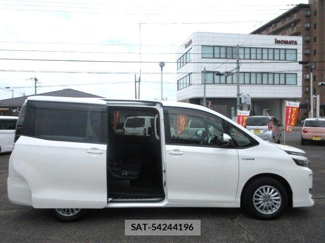 Toyota VOXY HYBRID 2015-04 8337674-3