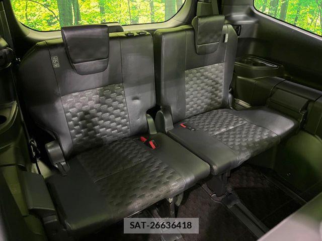 Toyota VOXY HYBRID 2024-02 8338478-9