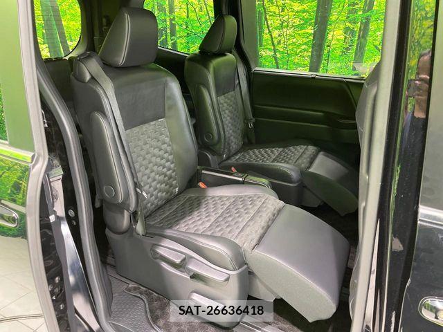 Toyota VOXY HYBRID 2024-02 8338478-8