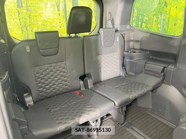 Toyota VOXY HYBRID 2024-08 8337930-9