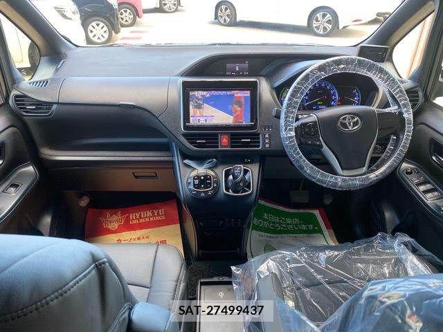 Toyota VOXY HYBRID 2014-06 8338492-2