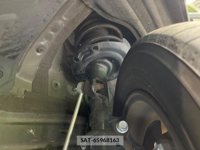 Toyota VOXY HYBRID 2023-07 8338474-19