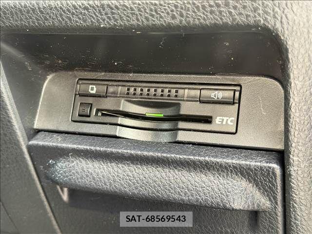 Toyota VOXY HYBRID 2015-01 8338496-16