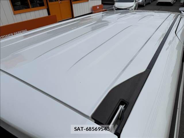 Toyota VOXY HYBRID 2015-01 8338496-18