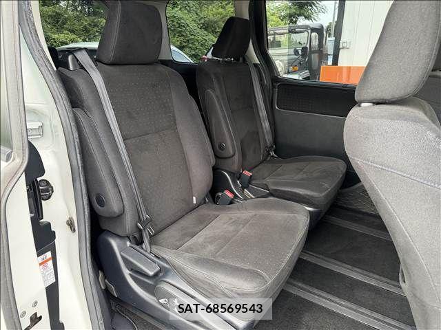 Toyota VOXY HYBRID 2015-01 8338496-25