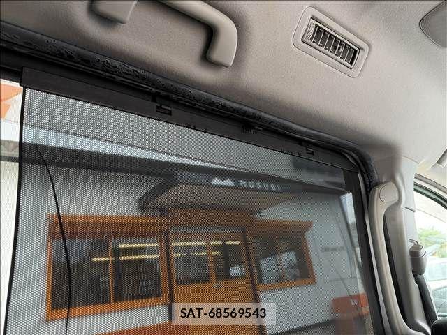 Toyota VOXY HYBRID 2015-01 8338496-29