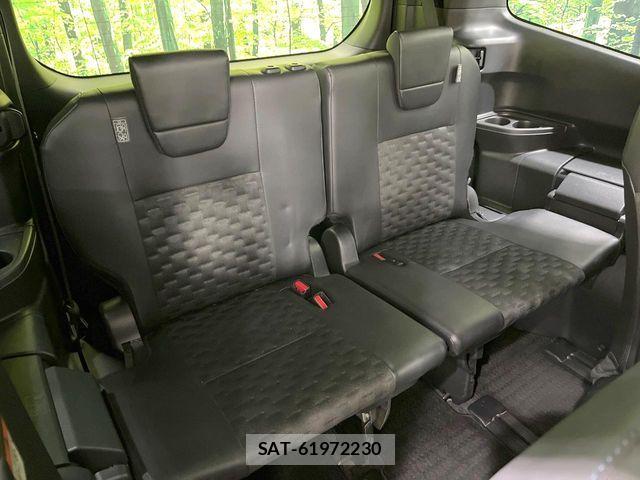 Toyota VOXY HYBRID 2024-02 8338475-10