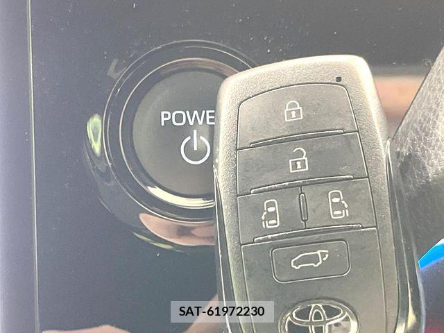 Toyota VOXY HYBRID 2024-02 8338475-2
