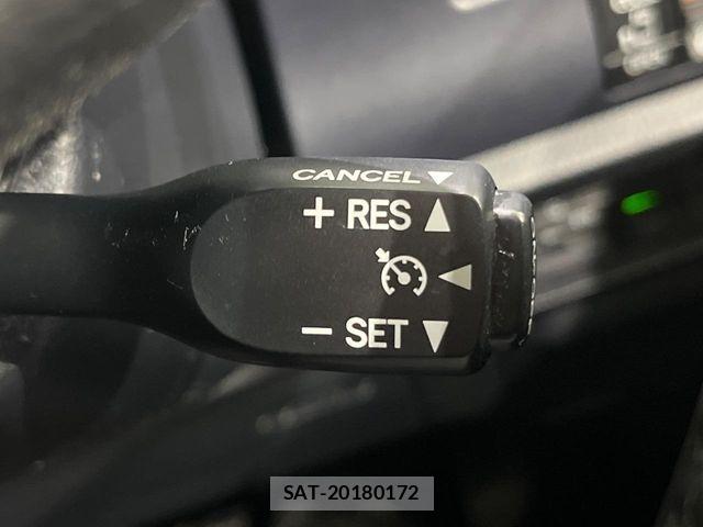 Toyota VOXY HYBRID 2015-02 8338490-6