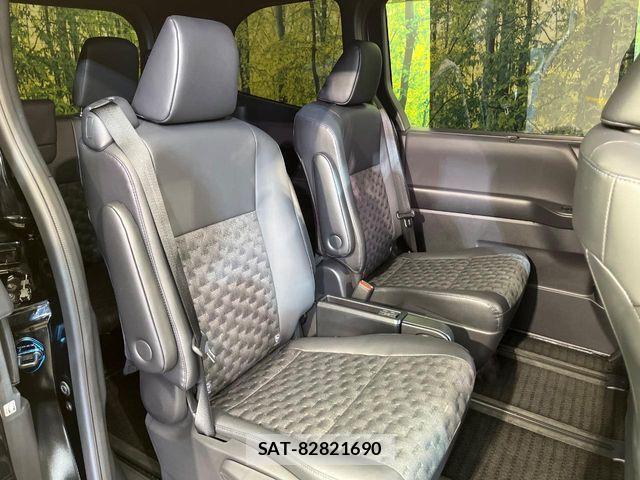 Toyota VOXY HYBRID 2023-02 8338469-9