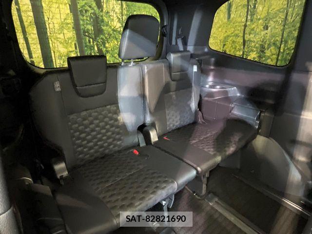 Toyota VOXY HYBRID 2023-02 8338469-10