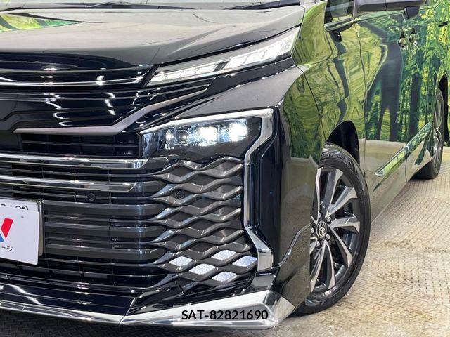 Toyota VOXY HYBRID 2023-02 8338469-12