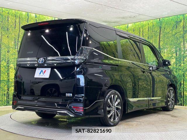 Toyota VOXY HYBRID 2023-02 8338469-16