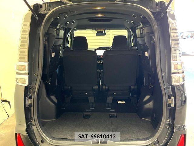 Toyota VOXY HYBRID 2019-06 8338488-11