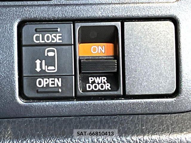 Toyota VOXY HYBRID 2019-06 8338488-4