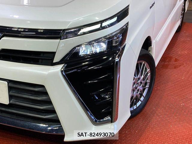 Toyota VOXY HYBRID 2017-09 8338489-11