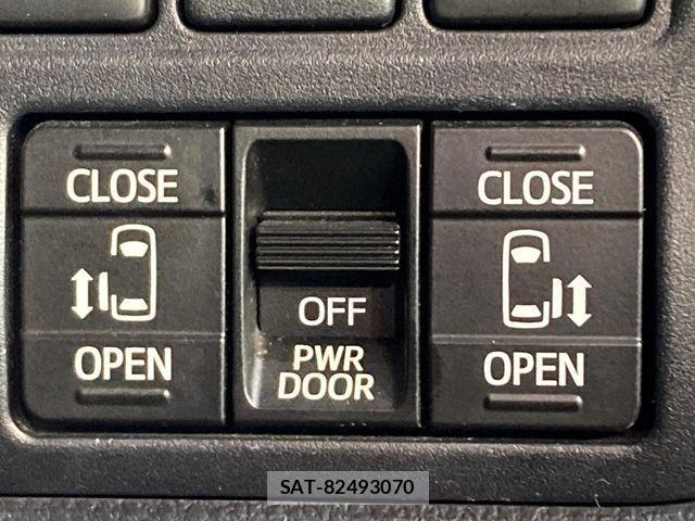 Toyota VOXY HYBRID 2017-09 8338489-5