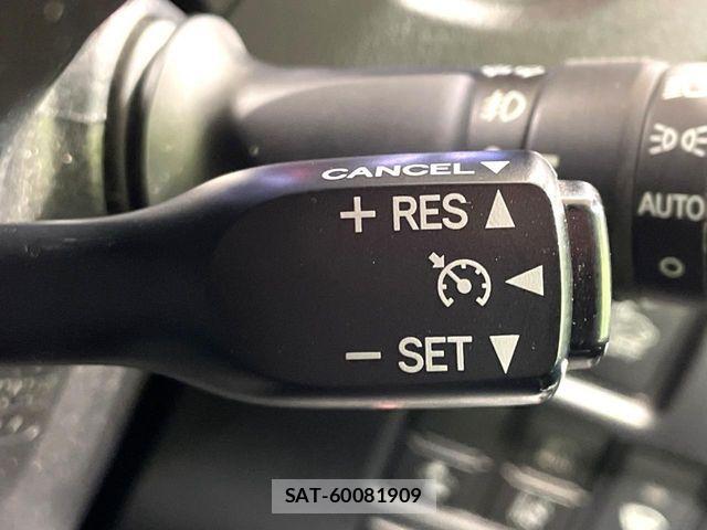 Toyota VOXY HYBRID 2018-08 8338486-9