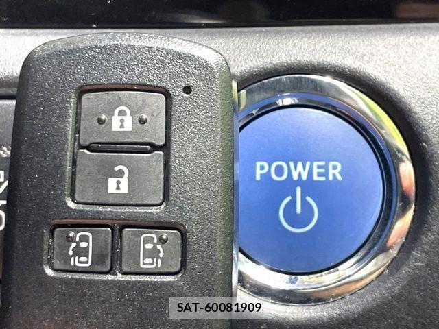 Toyota VOXY HYBRID 2018-08 8338486-10