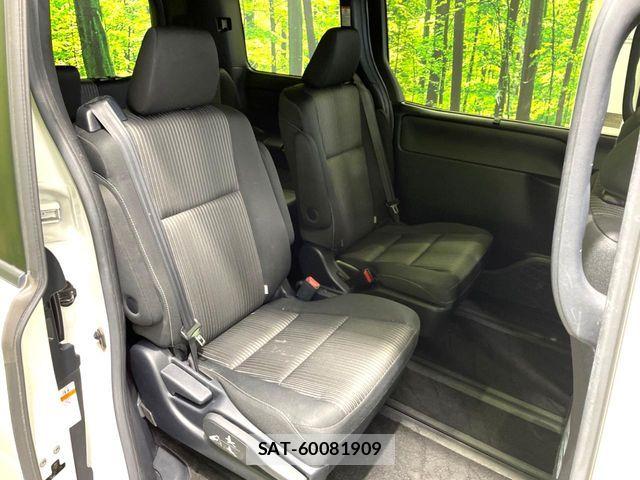 Toyota VOXY HYBRID 2018-08 8338486-12