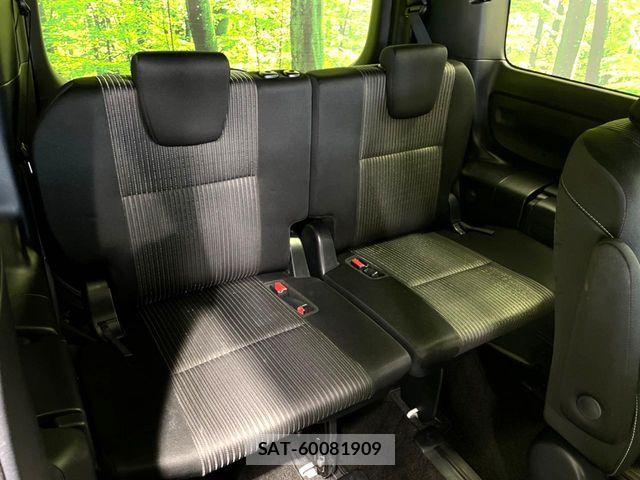 Toyota VOXY HYBRID 2018-08 8338486-13