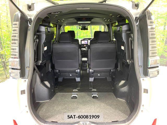 Toyota VOXY HYBRID 2018-08 8338486-14