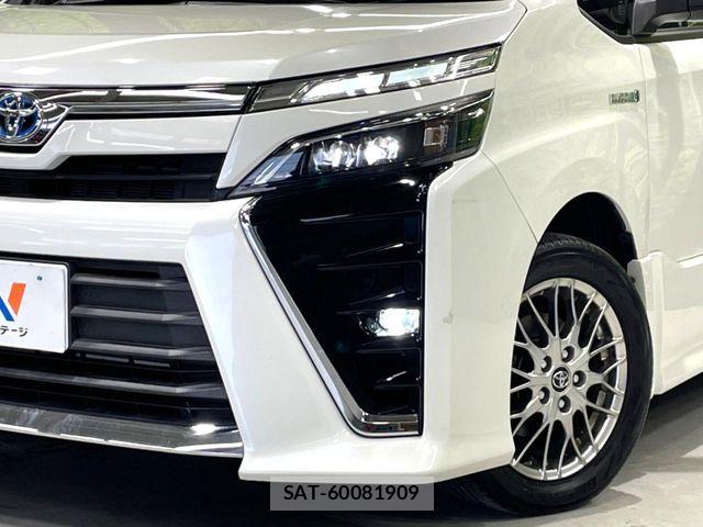 Toyota VOXY HYBRID 2018-08 8338486-15