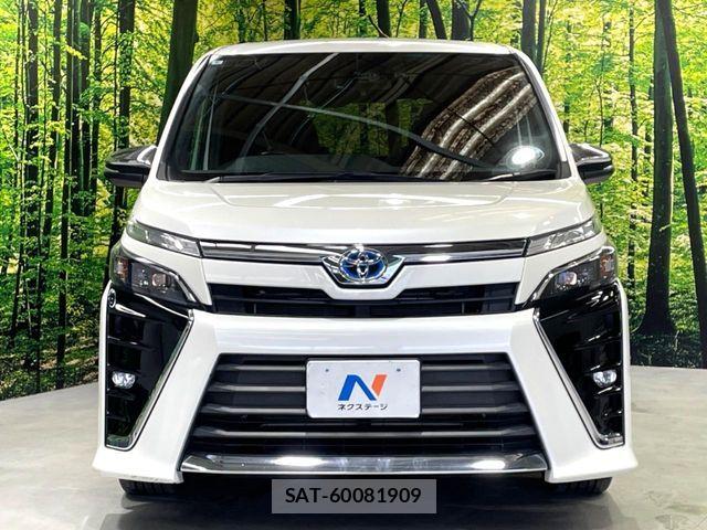Toyota VOXY HYBRID 2018-08 8338486-17