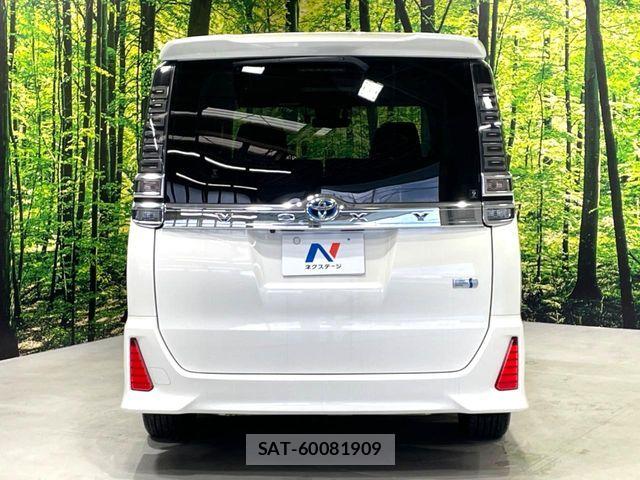 Toyota VOXY HYBRID 2018-08 8338486-18