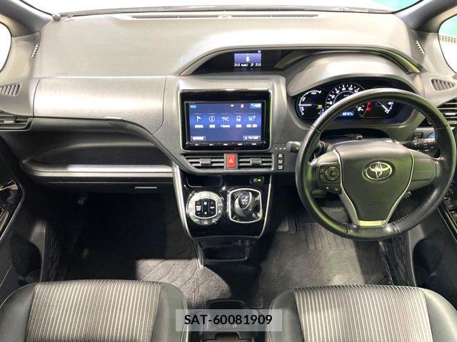 Toyota VOXY HYBRID 2018-08 8338486-1