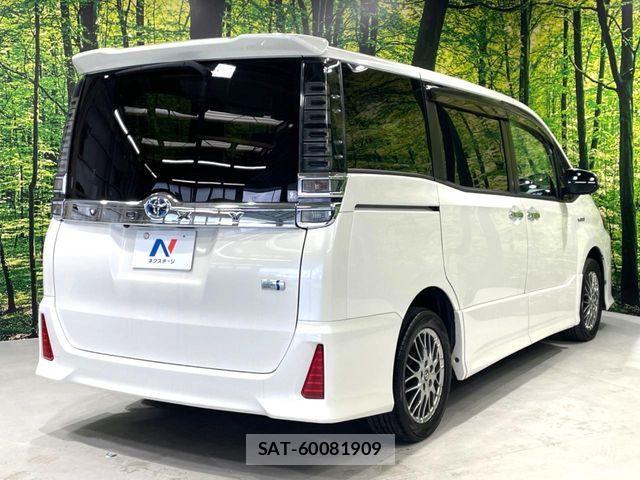 Toyota VOXY HYBRID 2018-08 8338486-19