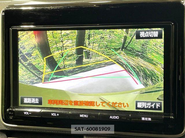 Toyota VOXY HYBRID 2018-08 8338486-3