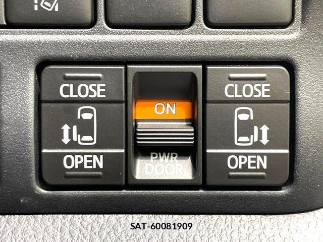 Toyota VOXY HYBRID 2018-08 8338486-5
