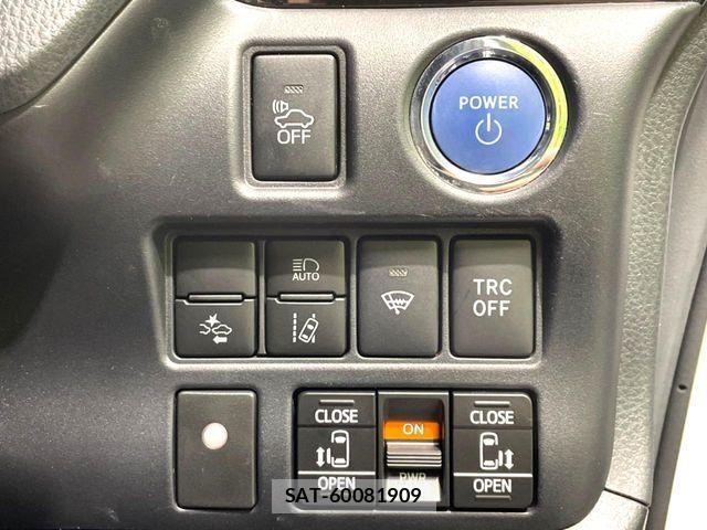 Toyota VOXY HYBRID 2018-08 8338486-7